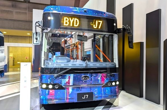 日本のEVバス「シェア7割のメーカー」が新型を発表！ ついに“死角ゼロ”のフルラインナップを実現へ